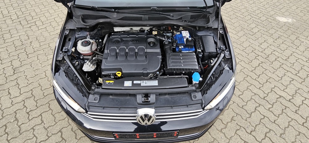 VW Golf Sportsvan VII Sound, KLIMA, ACC, AHK,1 Hand 239.000 km 7.998 &euro; Braunschweig 38106