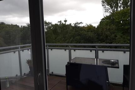 Tolle Dachgeschoss-Wohnung - Zentral am Kurpark mit BalkonEBK