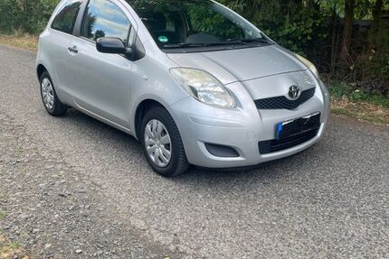 Toyota Yaris 183.000 km 1.990 &euro; Frankfurt am Main 60320