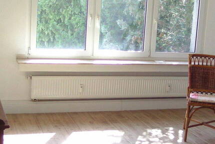 Lichtdurchflutete 3 Zimmer + Eßküche + Balkon + Keller + sofort frei !!! Privat !!!
