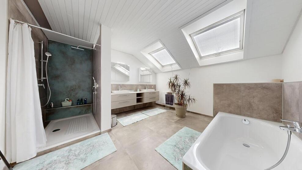 Exklusives, großes Einfamilienhaus in guter und ruhiger Ortsrand-Lage 9 zimmer