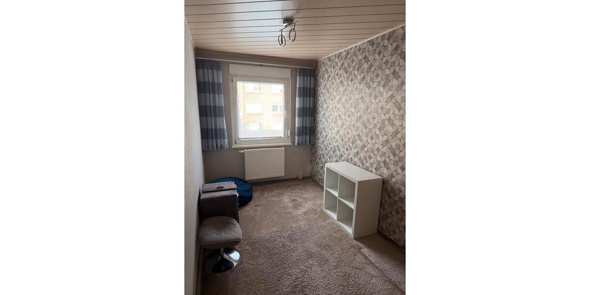 Gepflegte 4- Zimmer- Wohnung mit Einbauküche, Ruhige Lage 4 zimmer