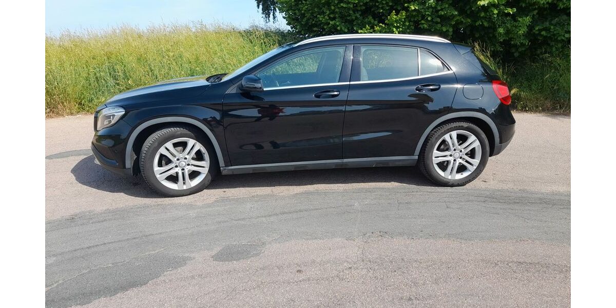 Mercedes-Benz GLA 180 133.500 km 13.950 &euro; Striegistal 09661