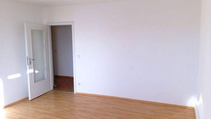 Attraktive, helle 3-Raum-Wohnung mit großem Balkon