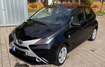 Toyota Aygo (X) 47.400 km 7.990 &euro; München 81925