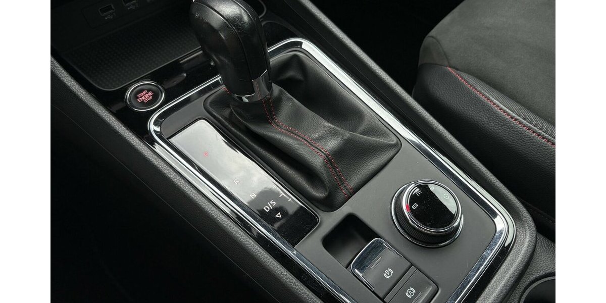 Seat Ateca FR KAMERA/NAVI/CARPLAY/KEYLESS/SHZ/AHK/DSG 113.916 km 16.900 &euro; Villingen-Schwenningen 78054