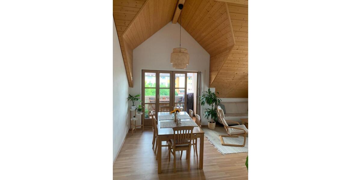 Top-gepflegte DG-Wohnung mit 2 Balkonen, Tiefgarage 77qm WNfl 3 zimmer