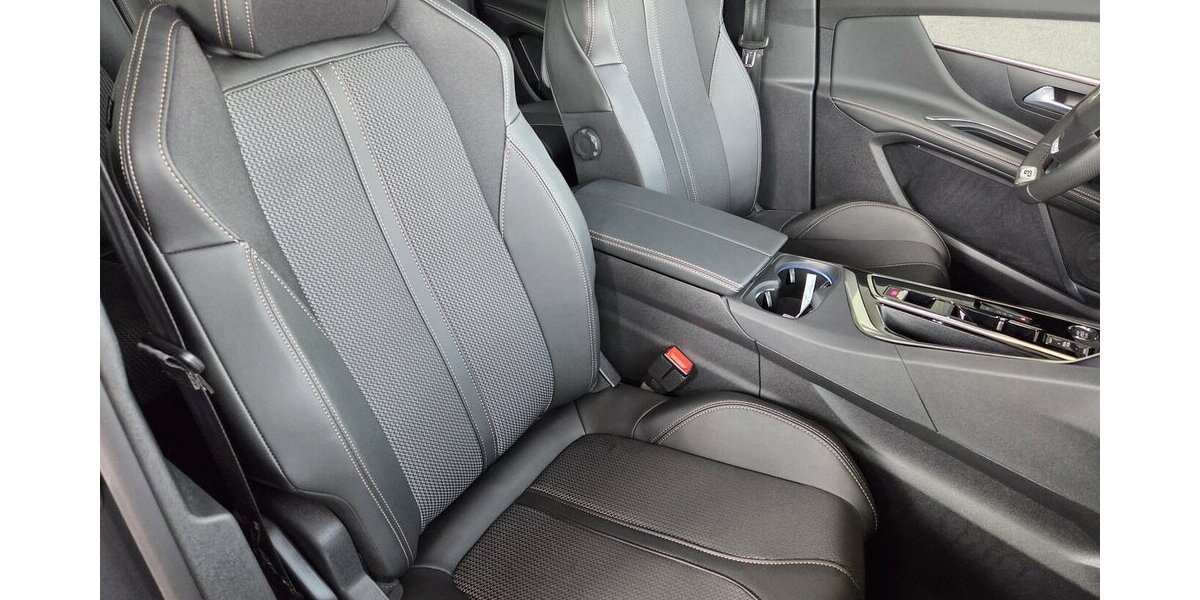 Peugeot 5008 GT 7 Sitze LED Autom. 16.678 km 24.000 &euro; Wilsdruff 01723