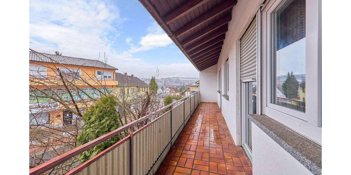 Sanierungsobjekt mit 829 m² Grundstück, 3 Garagen & flexiblem Nutzungskonzept - Mehrfamilienhaus, Wohnhaus Erbach | Angebot:25807636