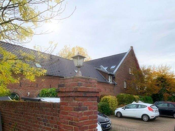 Lichtdurchflutete-2,5-Zi-Terrassenwohnung-mit-Garten-im-exclusiven-Vierkanthof 2 zimmer