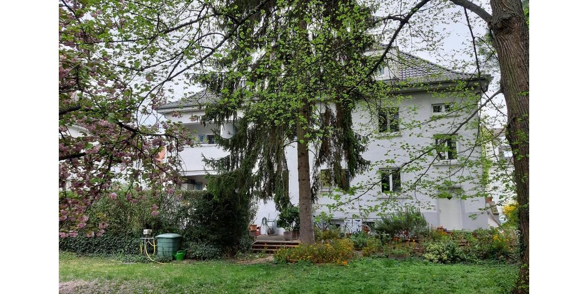 Exklusive Eigentumswohnung mit Gartenanteil und Loggien 5 zimmer