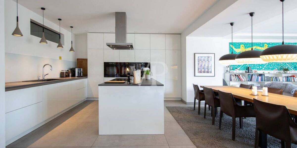 EINE LUXURIÖSE WOHNUNG WIE IHR EIGENES HAUS MIT EINBAUSCHRÄNKEN EINBAUKÜCHE KAMIN UND WEINKELLER 5 zimmer