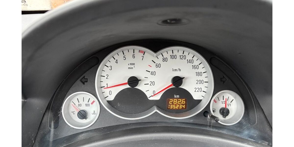 Opel Corsa 136.000 km 1.700 &euro; Fleinheim/Nattheim 89564