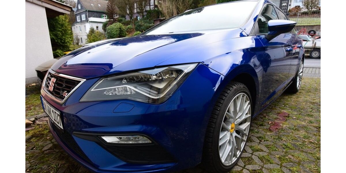 Seat Leon 54.400 km 12.950 € Remscheid 42855