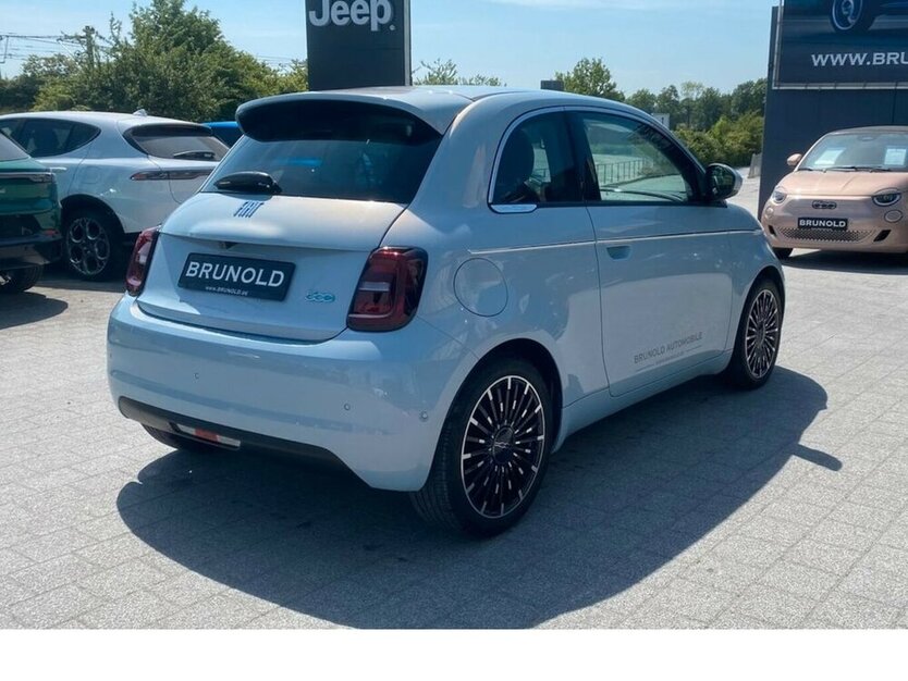 Fiat 500e la Prima ´´Himmelblau´´ 2.500 km 24.900 € Backnang, 71522