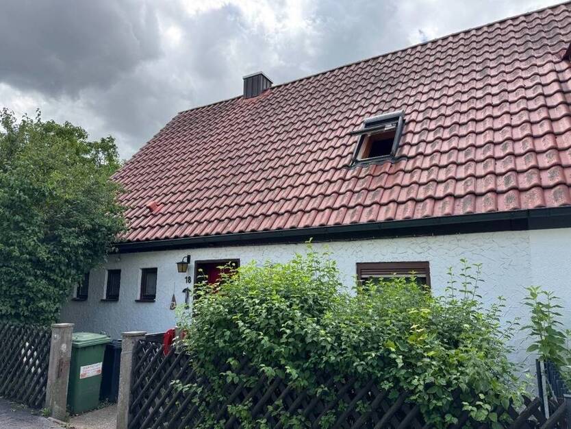 Hier ist es. Endlich rein ins bezahlbare Eigenheim. Doppelhaushälfte in Ansbacher OT zu verkaufen