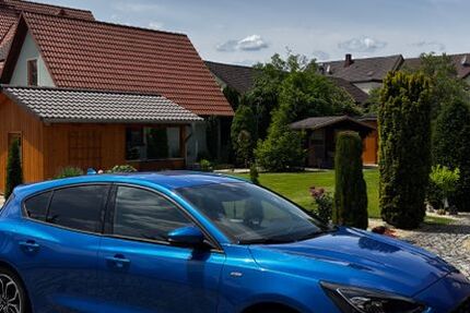 Ford Focus 77.300 km 16.500 &euro; Hallerndorf 91352