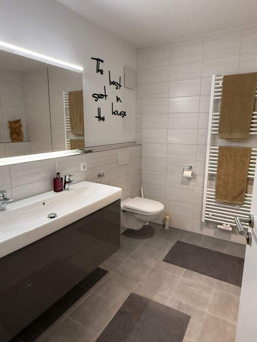 helle 3-Zi- Wohnung 1.OG mit großzügigem Balkon und Stellplatz 3 zimmer