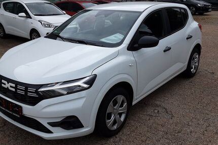 Dacia Sandero 8.400 km 12.990 &euro; Monschau (bei Aachen) 52156