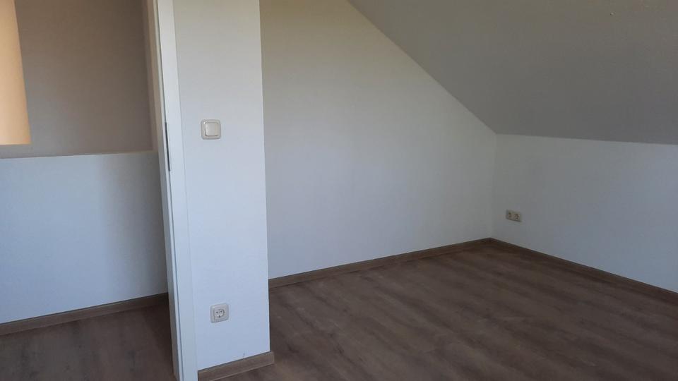 Etagenwohnung Zetel - 2 Zimmer, 100 m&sup2;, 900&euro; | Angebot:25305915