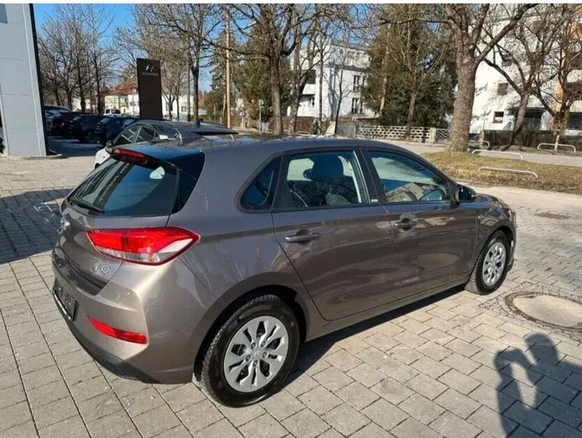i30
