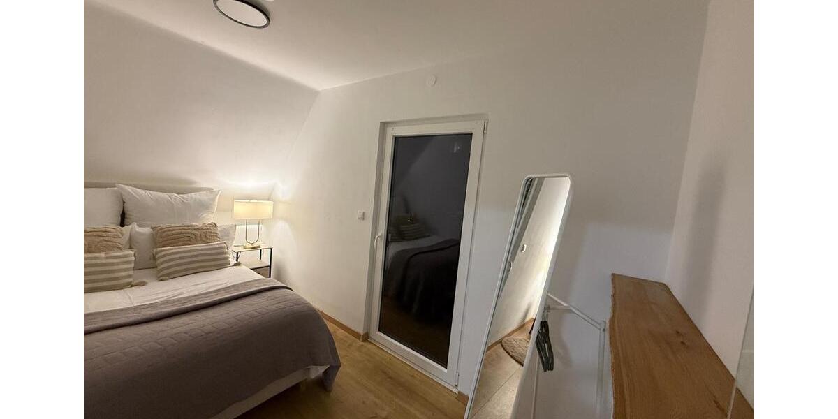 Dachgeschoßwohnung Frankfurt am Main Nied - 3 Zimmer, 62 m&sup2;, 1.650&euro; | Angebot:26596238