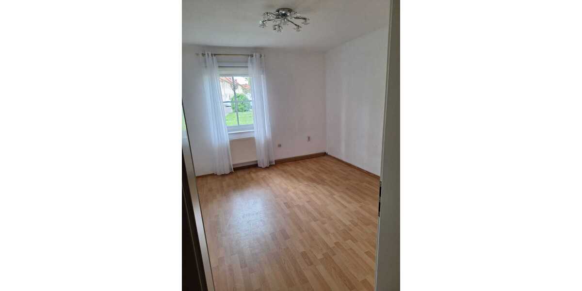 Einziehen & Wohlfühlen: Barrierefreundliche 2-Zimmer-Wohnung mit saniertem Bad - Erdgeschoßwohnung Bad Lauchstädt Kleinlauchstädt | Angebot:26526549