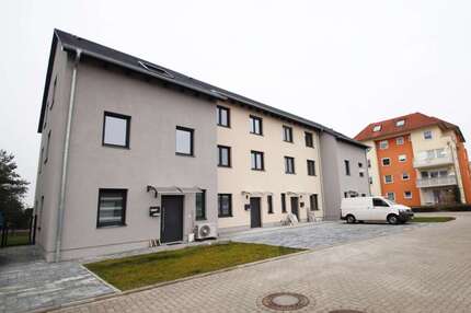 Reihenhaus zur Miete - 6 Zimmer, 2 Bäder, Terrasse und Garten