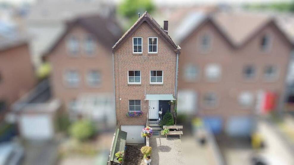 Familienfreundliches Reihenmittelhaus mit Tiefgarage und Garten in ruhiger Lage von Scherpenseel