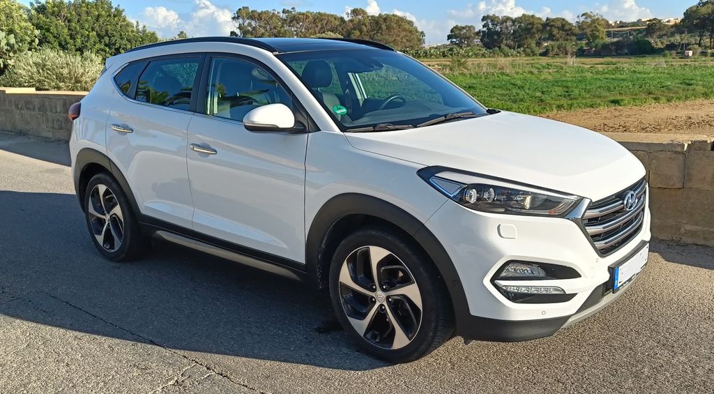 Hyundai TUCSON 102.000 km 17.700 € Essen 45359