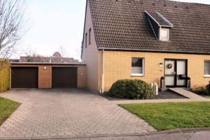 Haus Mönchengladbach Süd - 7 Zimmer, 145 m&sup2;, 2.250&euro; | Angebot:24742224