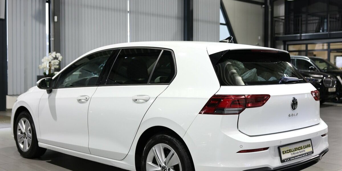 VW Golf VIII 2.0 TDI DSG LIFE IQ / NAVI+KAMERA, LED 53.000 km 21.998 &euro; Hamm 59077