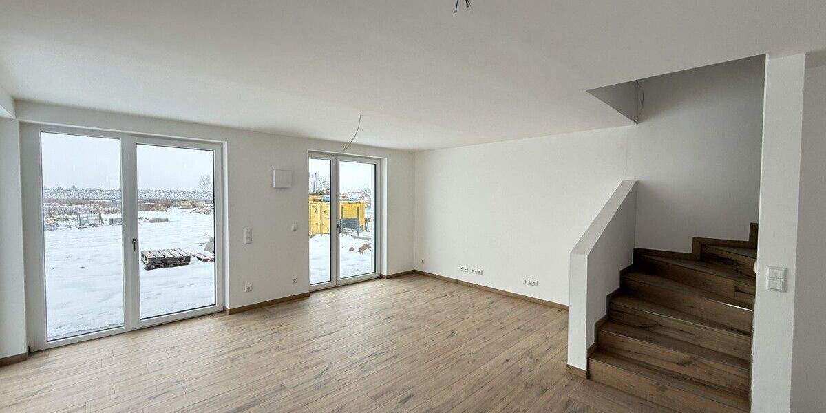 Einfamilienhaus Köfering - 4 Zimmer, 150 m&sup2;, 2.100&euro; | Angebot:25702670