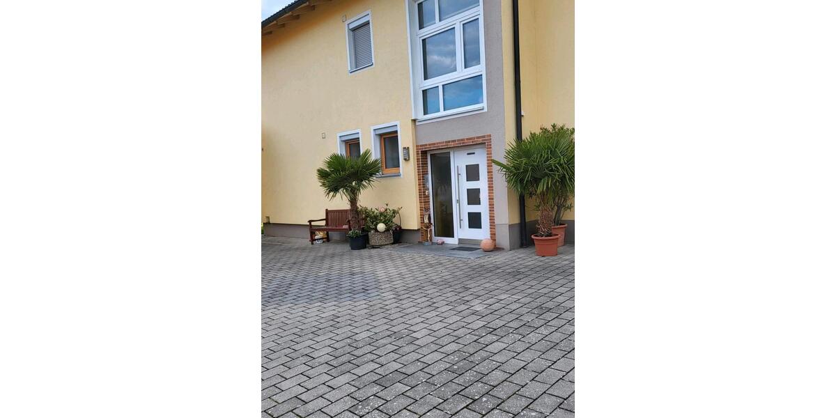 Etagenwohnung Pilsting - 3 Zimmer, 75 m&sup2;, 500&euro; | Angebot:26651971