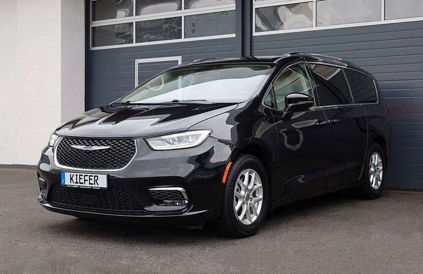 Chrysler Pacifica 111.376 km 26.400 € Rennerod 56744