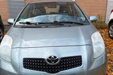 Toyota Yaris 128.500 km 4.500 &euro; Eichenau 82223