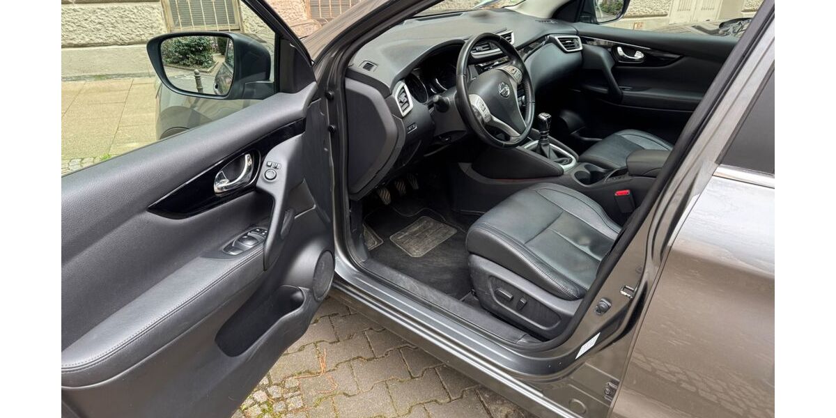 Nissan Qashqai 118.500 km 7.900 &euro; Wiesbaden 65185
