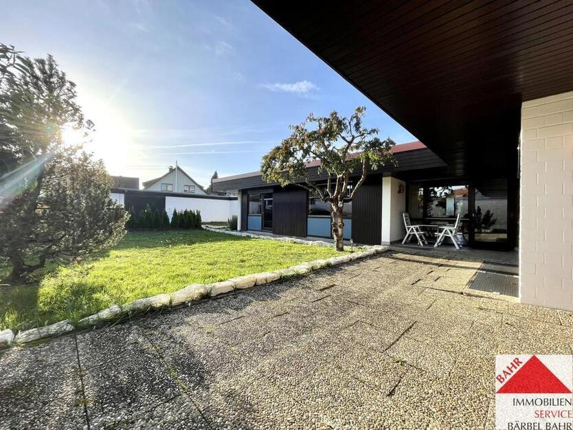Wohnen auf einer Ebene: Gepflegter Bungalow mit Garten in ruhiger Lage von Ehningen!