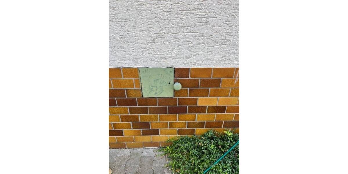 Gepflegtes Mehrfamilienhaus in bester Lage, Pettstadt, 3-Parteien, 4 Garagen, ca. 245 qm. Wohnfläche, voll vermietet 9 zimmer