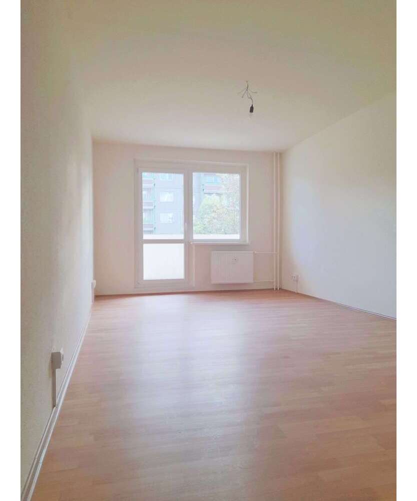 Wohnung zum Mieten in Rötha 300 € 32.5 m²