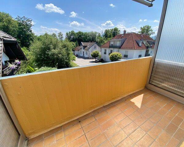 Gut geschnittene 3-Zi-Whg. mit Blick nach Osten, Süden u. Westen, im 2.OG mit Balkon in Freilassing.