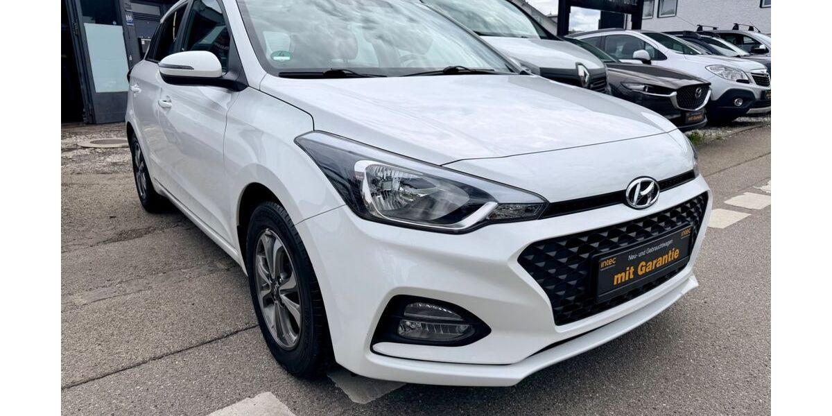 Hyundai i20 96.000 km 8.750 &euro; München 81825