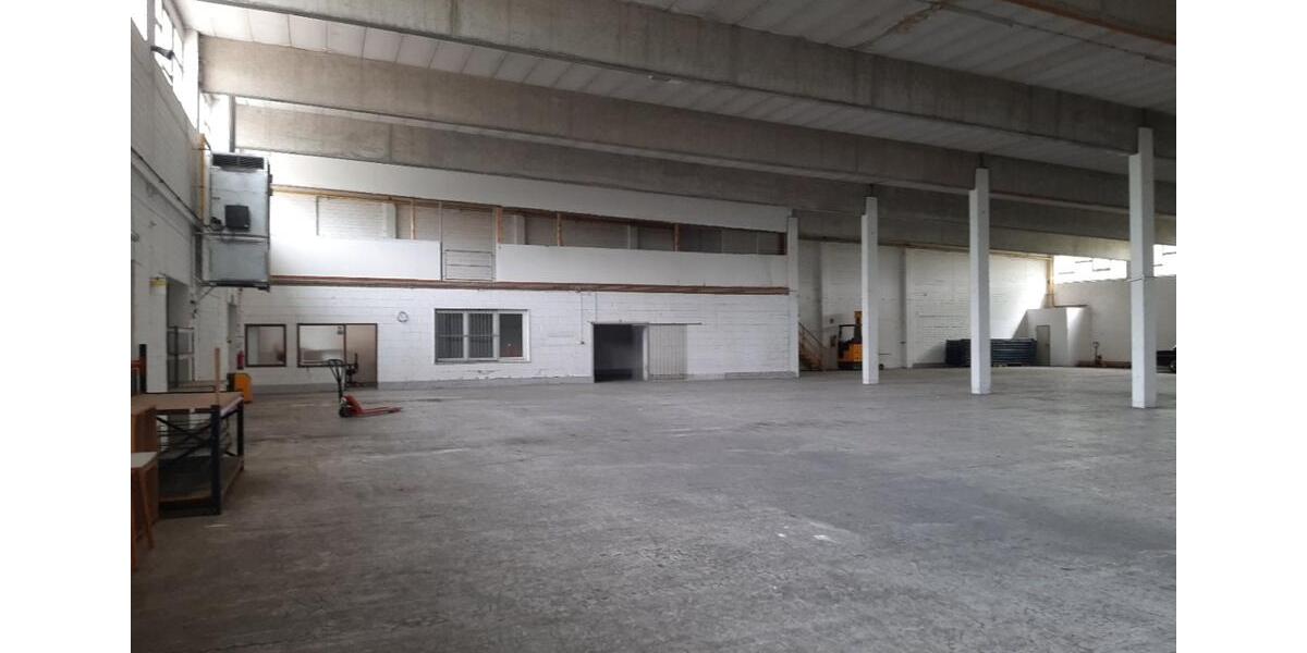 Gewerbehalle, Produktions- oder Lagerhalle mit Büro zimmer