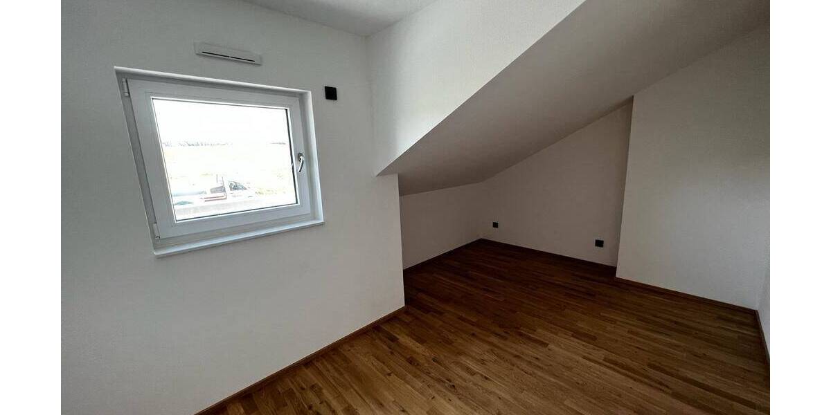 Doppelhaushälfte Mainz Weisenau - 6 Zimmer, 159 m&sup2;, 2.500&euro; | Angebot:23587981