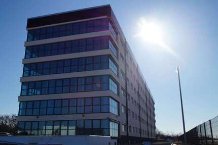 Effizienzhaus in Top-Lage: Büroflächen ab 300 m² direkt am Flughafen zimmer