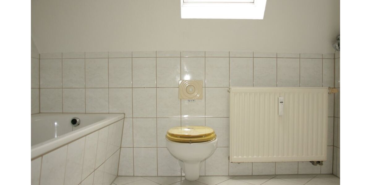 Schicke Dachgeschosswohnung mit EBK! - Dachgeschoßwohnung Bernsdorf | Angebot:26491722