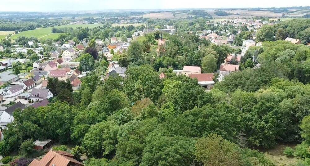 Großflächiges, idyllisch gelegenes Grundstück mit verschiedenen Nutzungsmöglichkeiten am Ortsrand von Gutenberg zimmer