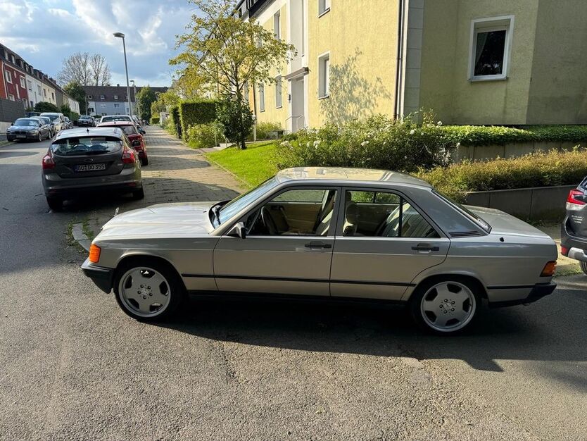 Mercedes-Benz 190 119.500 km 19.900 € Bochum 44797