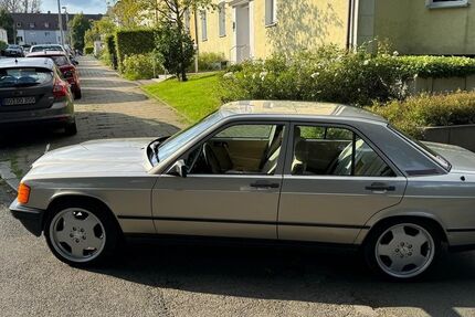 Mercedes-Benz 190 122.500 km 12.900 € Bochum 44797