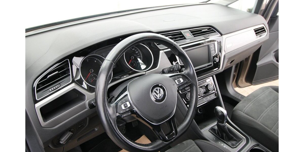 VW Touran 1.6 TDI BMT 7-DSG Comfortline NAVI+ACC 151.032 km 14.900 &euro; Hagenow 19230